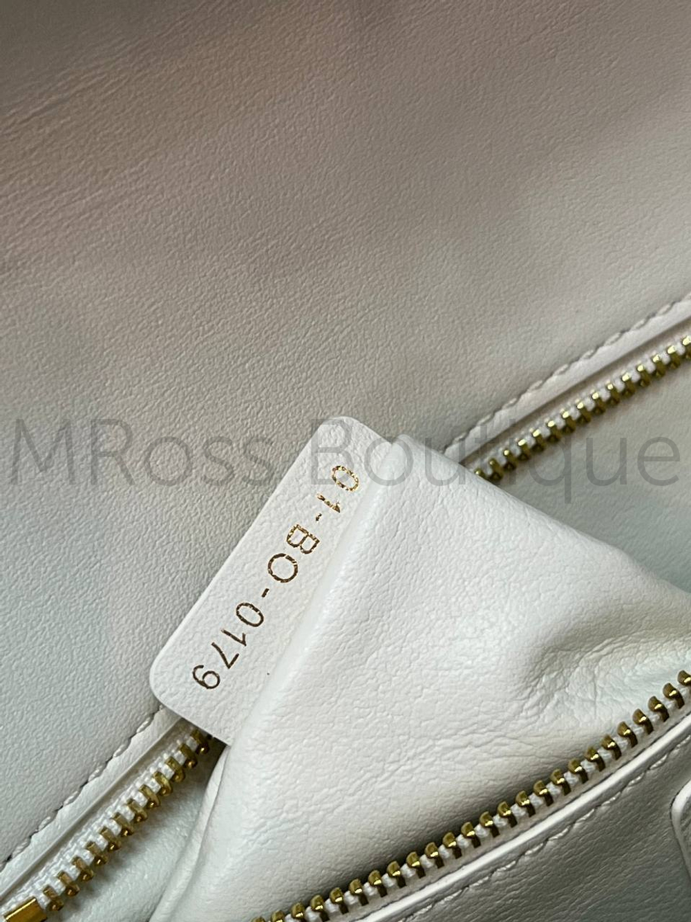 Белая сумка Dior 30 Montaigne (Диор) из зернистой кожи