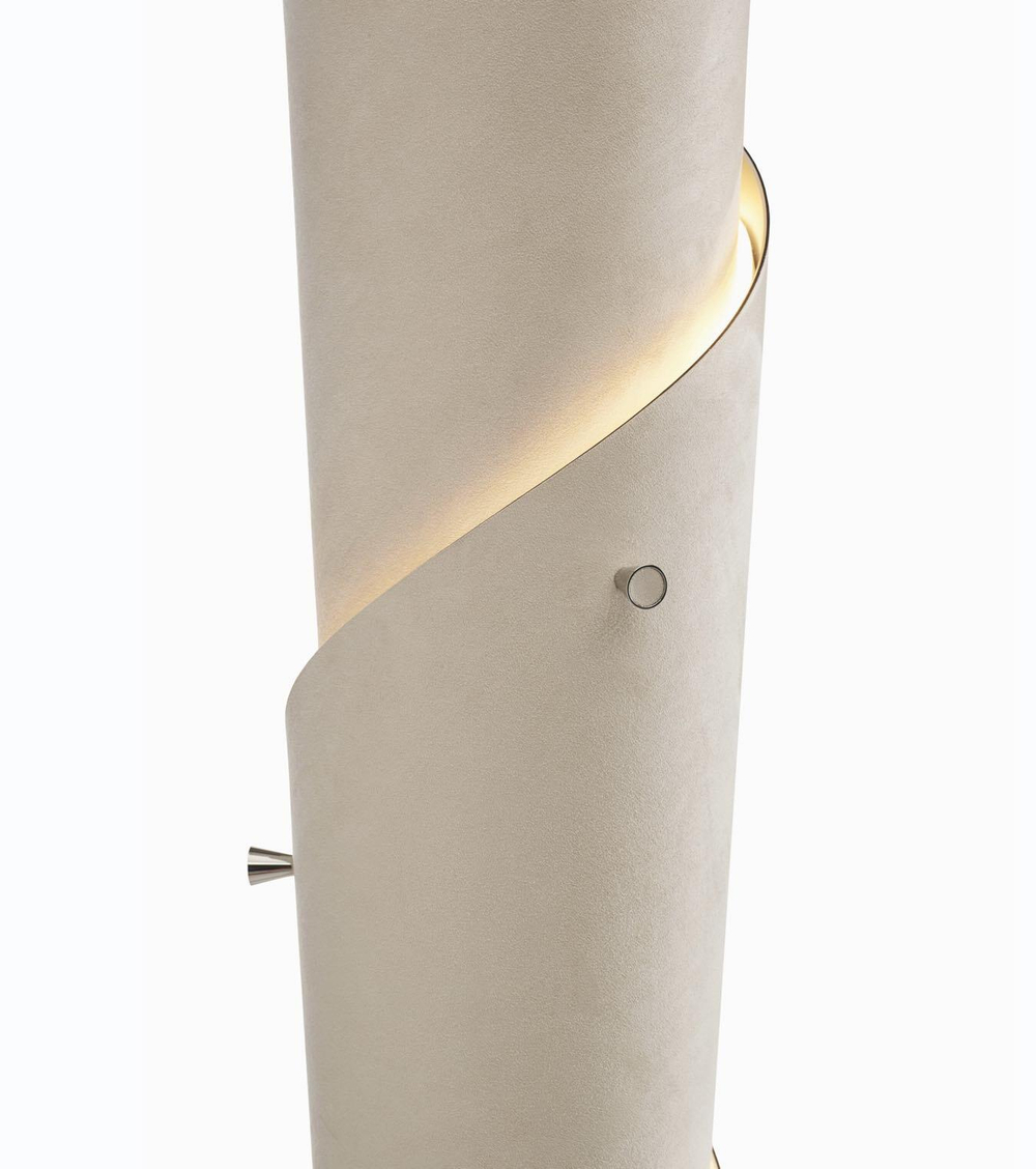 Гардероб Yomei Loop light sculpture and coat rack