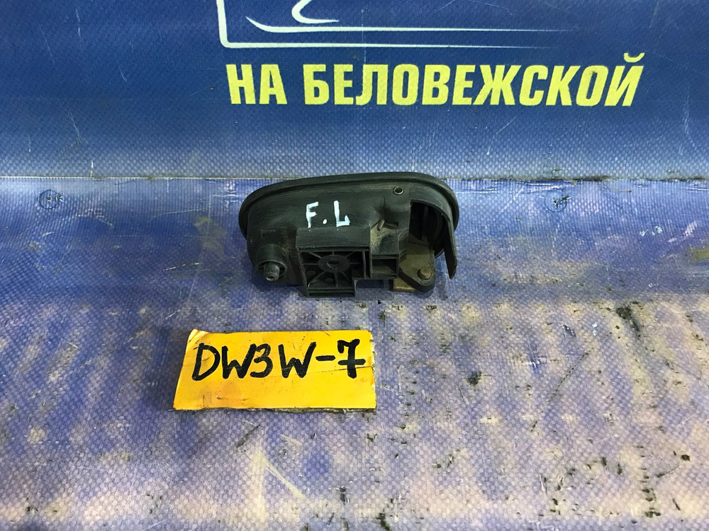 Ручка двери передней левой салонная MAZDA DEMIO 1998