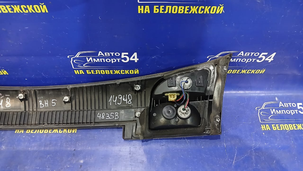 Вставка в багажник центральная SUBARU LEGACY 1998-2003