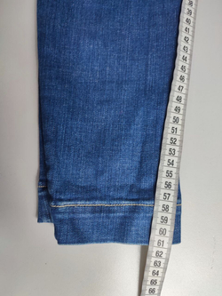 Джинсы в классическом оттенке 44 размер