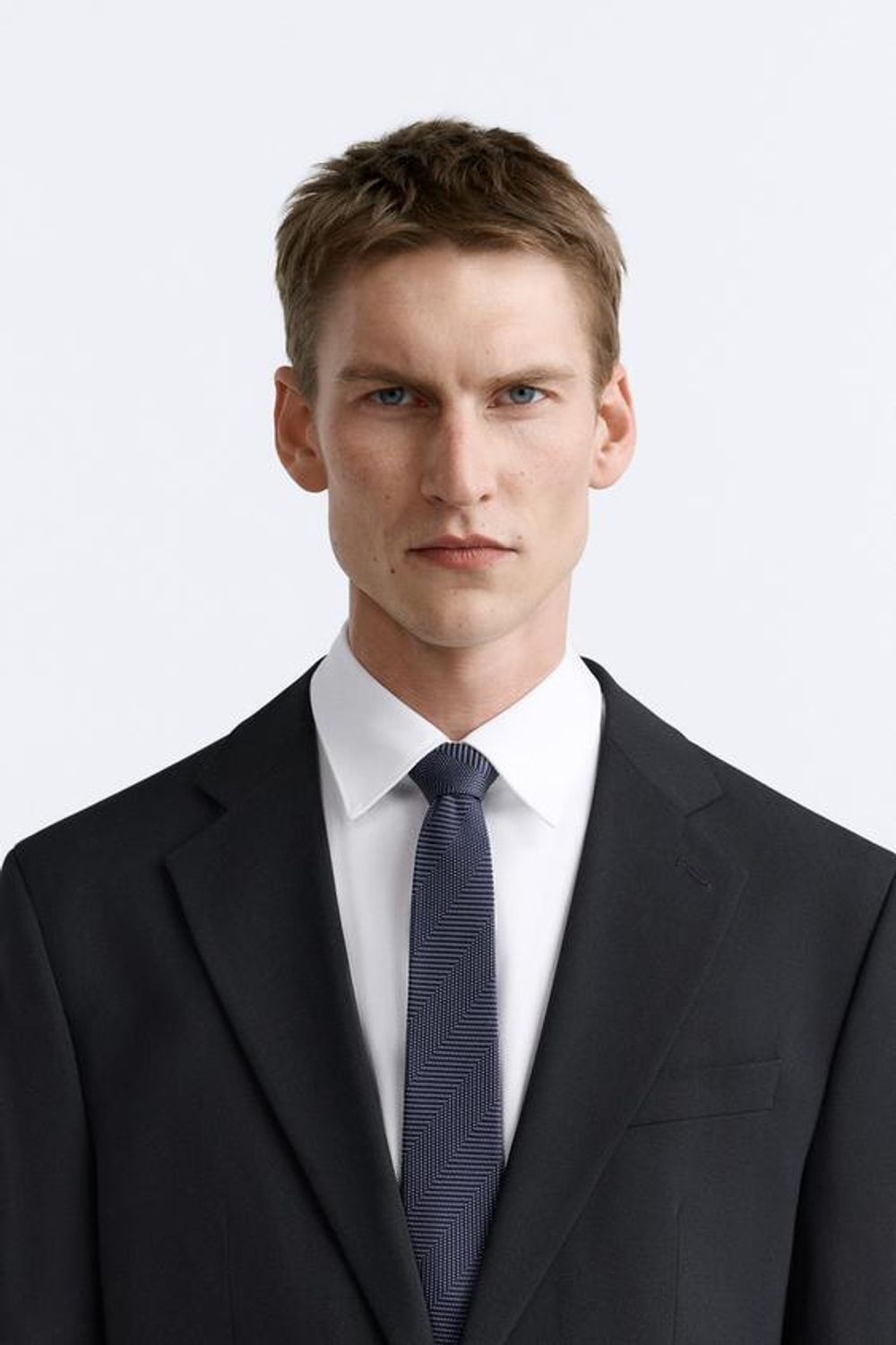 ZARA ГАЛСТУК ИЗ 100% ШЕЛКА С РЕЛЬЕФНЫМ УЗОРОМ, МОРСКОЙ СИНИЙ