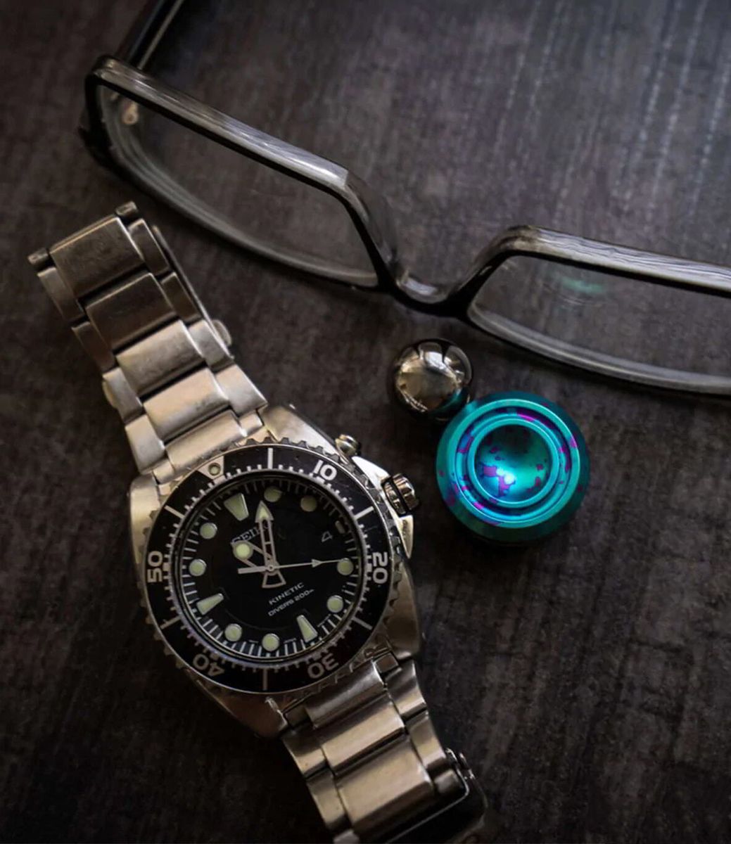 TEC The Original Orbiter Splash Anodize — игрушка-антистресс из титана