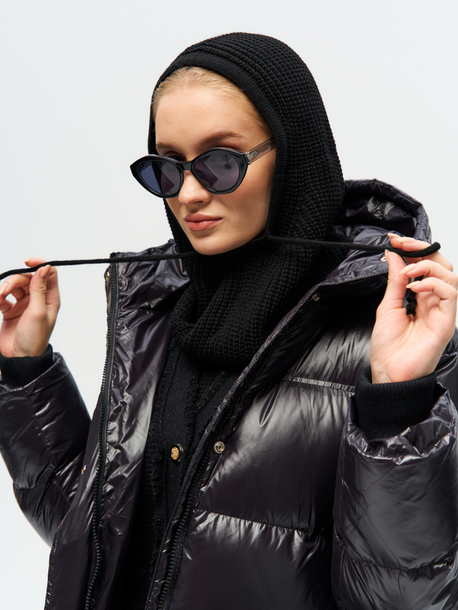 Капор вязаный чёрный