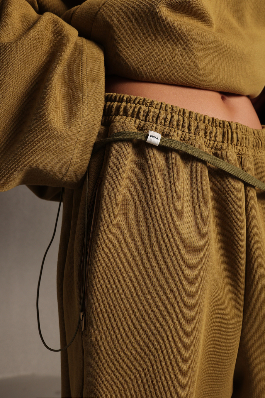 Брюки на шнурке