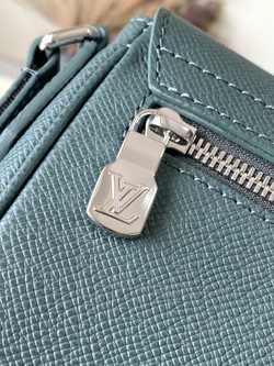 Louis Vuitton District PM
