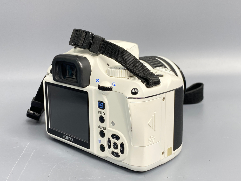 Pentax K-m kit 18-55mm 4000 кадров