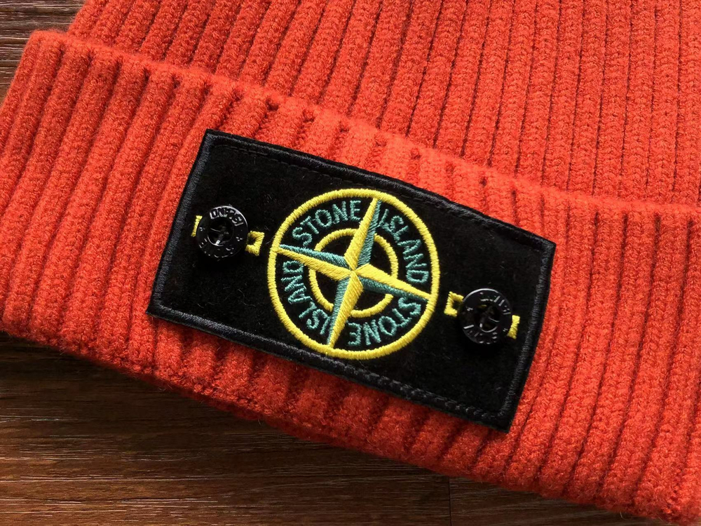 Заказать в Москве шапку Stone Island