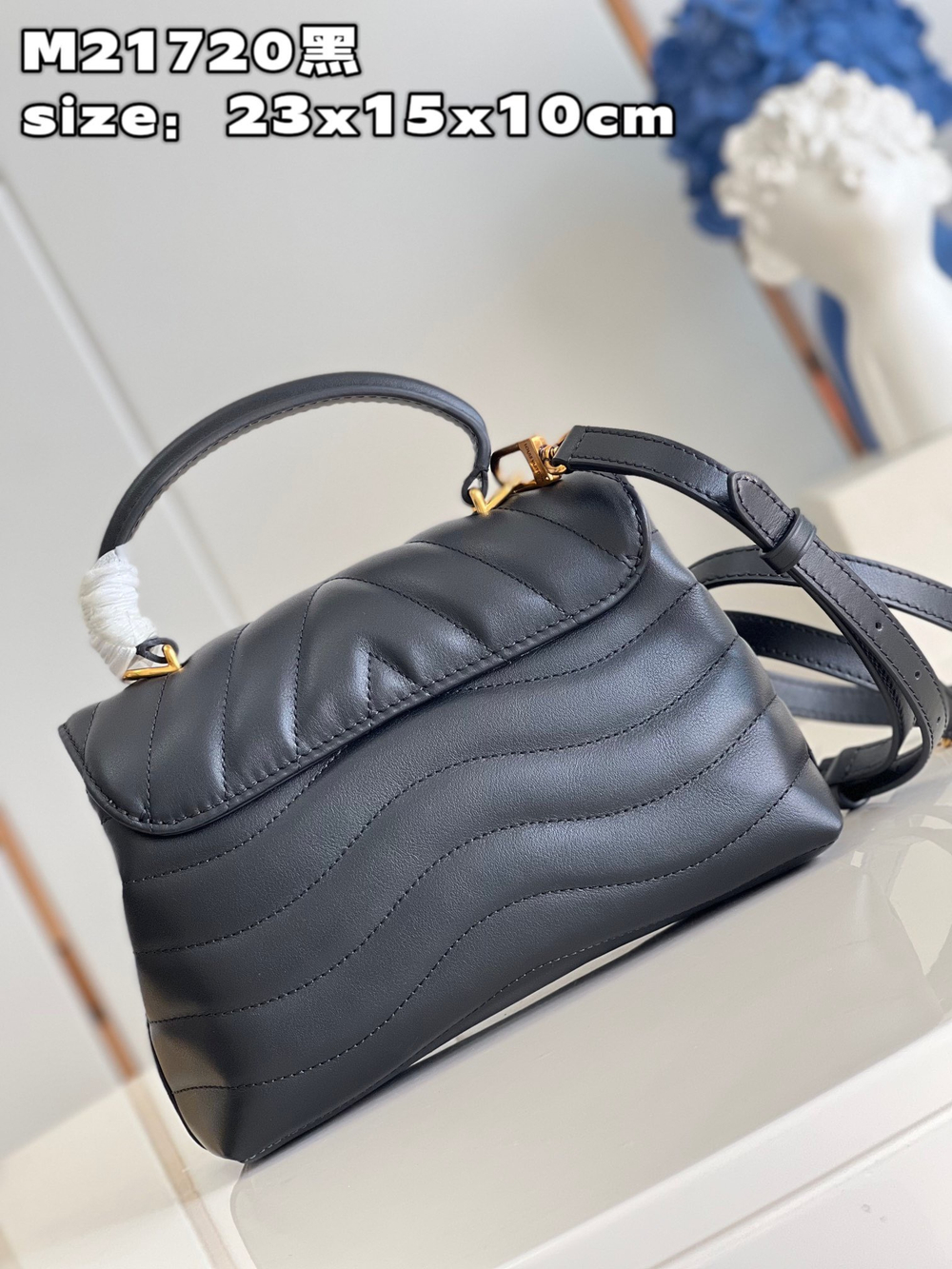 Louis Vuitton Hold Me