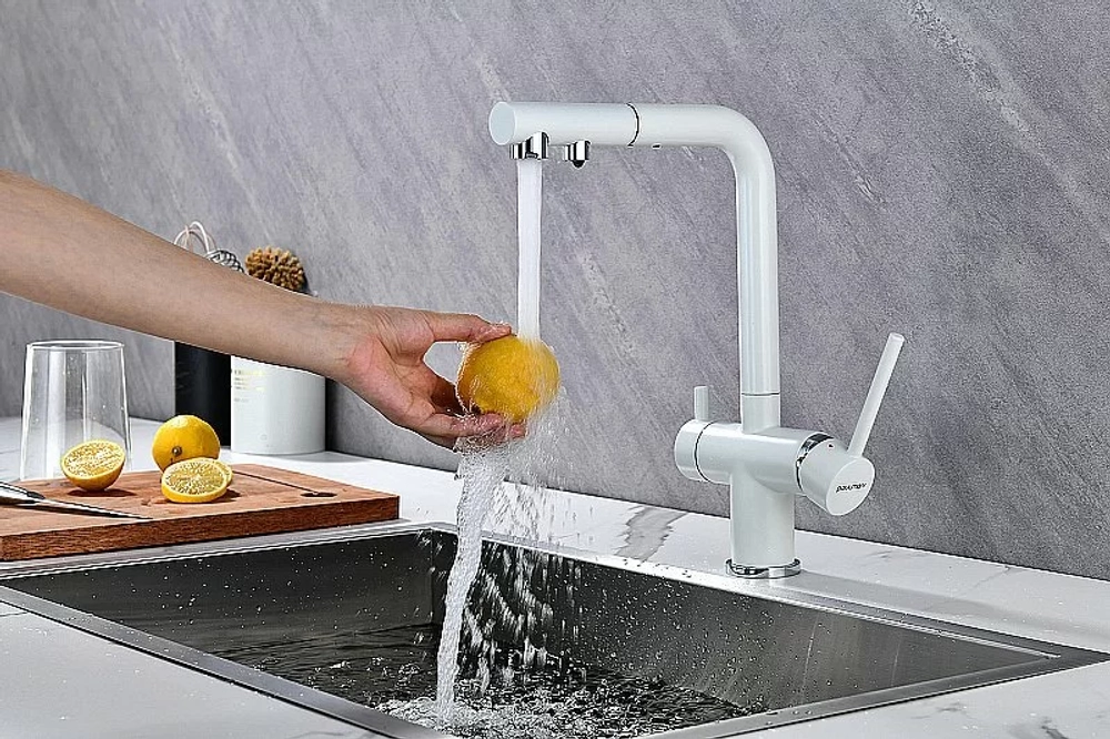 Смеситель для кухни Paulmark Serpentine Se213222-WH белый матовый
