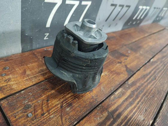 Сайлентблок заднего подрамника Mercedes S W222 13-20 Б/У Оригинал A2223510042