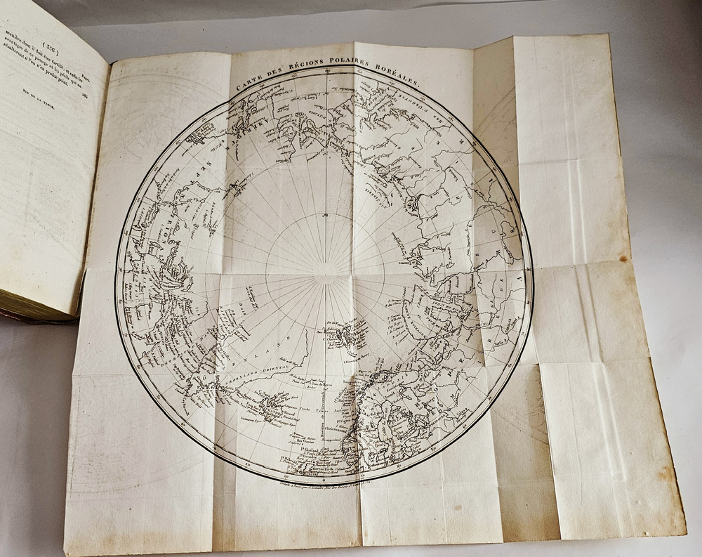 "Histoire chronologique des voyages vers le Pole Arctique… (Хронологическая история путешествий в полярную Арктику…).". 1819г.
