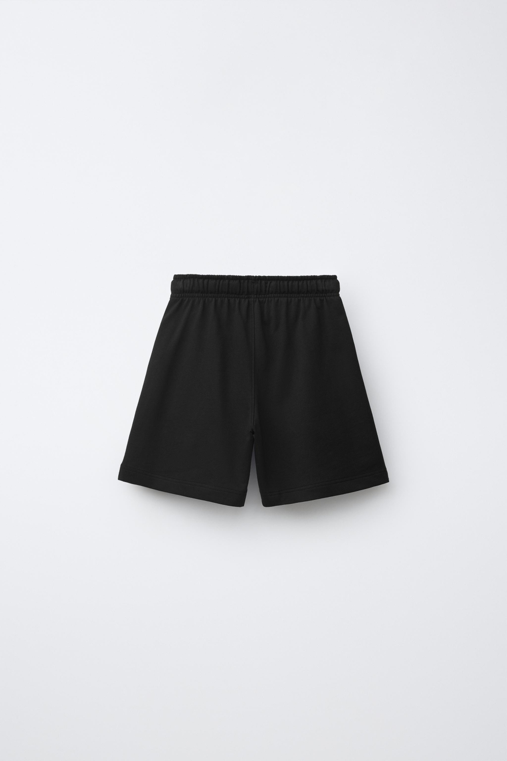 ZARA КОМПЛЕКТ ИЗ ФУТБОЛКИ И ШОРТОВ, ЧЕРНЫЙ