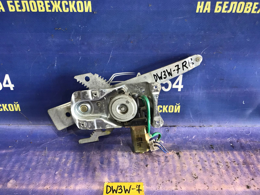 Стеклоподъемник задний правый MAZDA DEMIO 1998