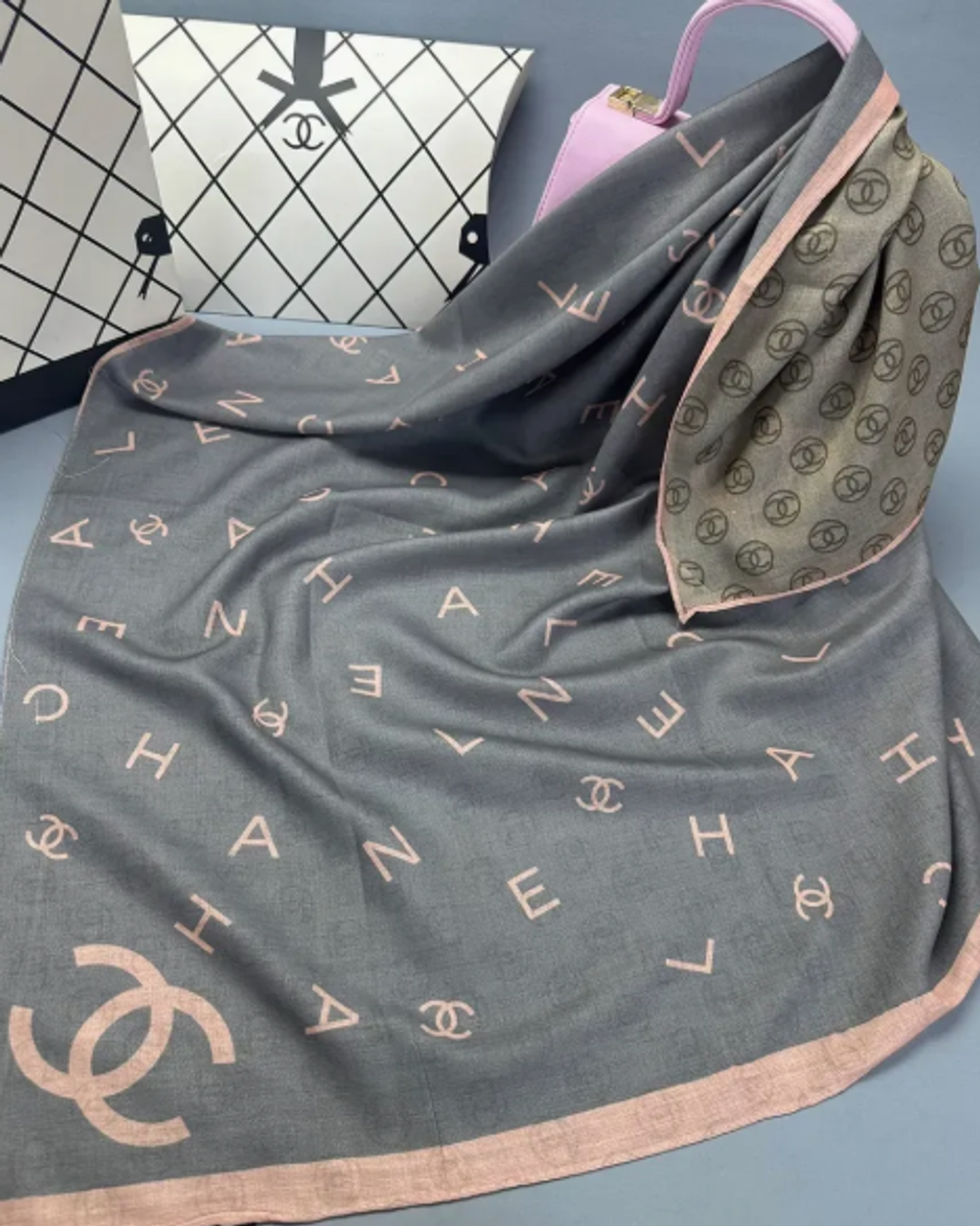 Теплый шерстяной платок Chanel