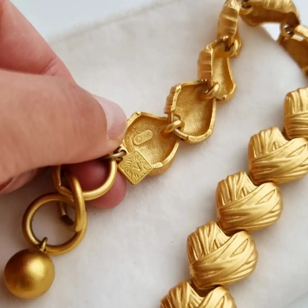 Колье в сердечки Anne Klein