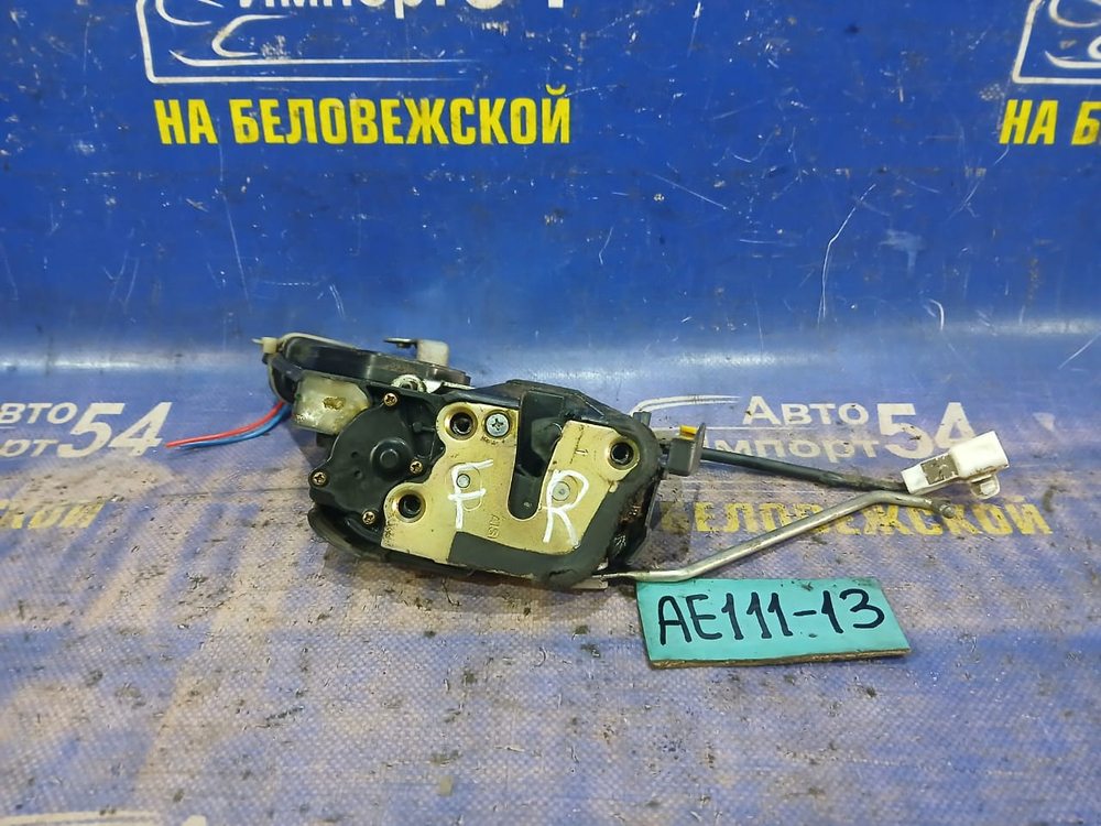 Замок двери передней правой TOYOTA SPACIO 1998