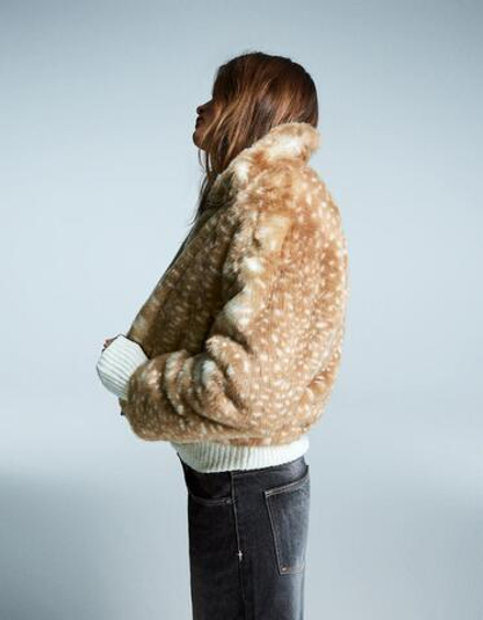 BERSHKA Шуба из искусственного меха c принтом, цвет верблюжьей шерсти