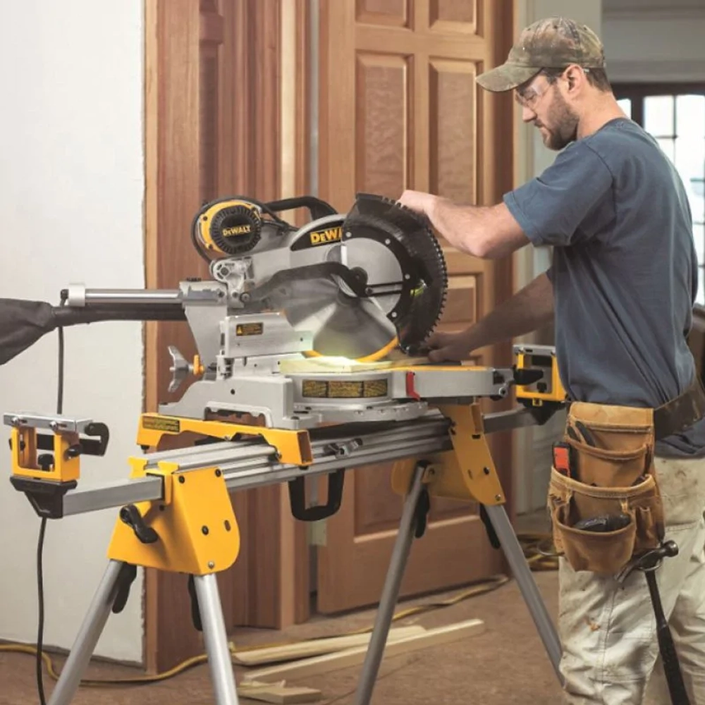 Торцовочная пила DeWALT DWS780, DWS780-QS