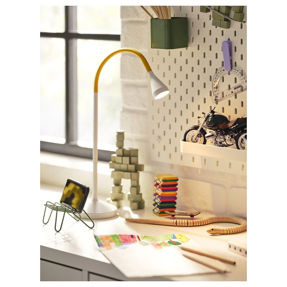 IKEA NÄVLINGE  (ИКЕА НÄВЛИНГЕ)  -  Светодиодная настольная лампа, желтый/белый
