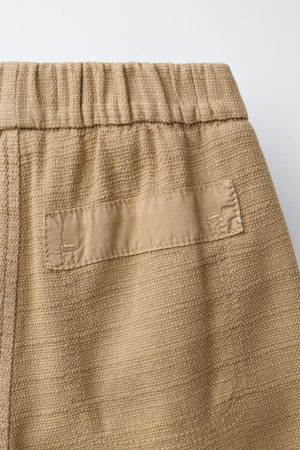 ZARA ШОРТЫ-БЕРМУДЫ ИЗ ТКАНИ В ДЕРЕВЕНСКОМ СТИЛЕ, ПЕСОЧНЫЙ