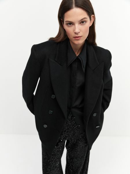 Объемное пальто-жакет с острыми лацканами
