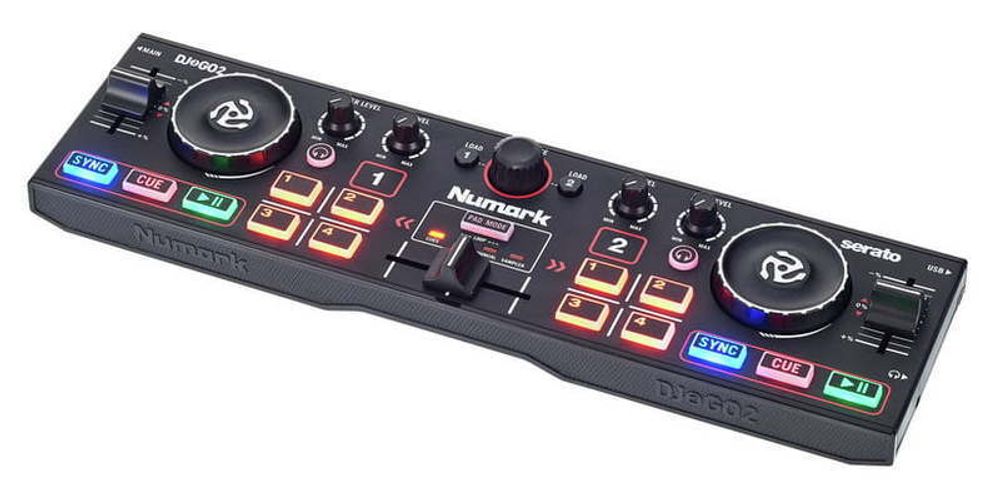 NUMARK DJ2GO2 сверхпортативный DJ-контроллер, в комплекте ПО Serato DJ Intro.