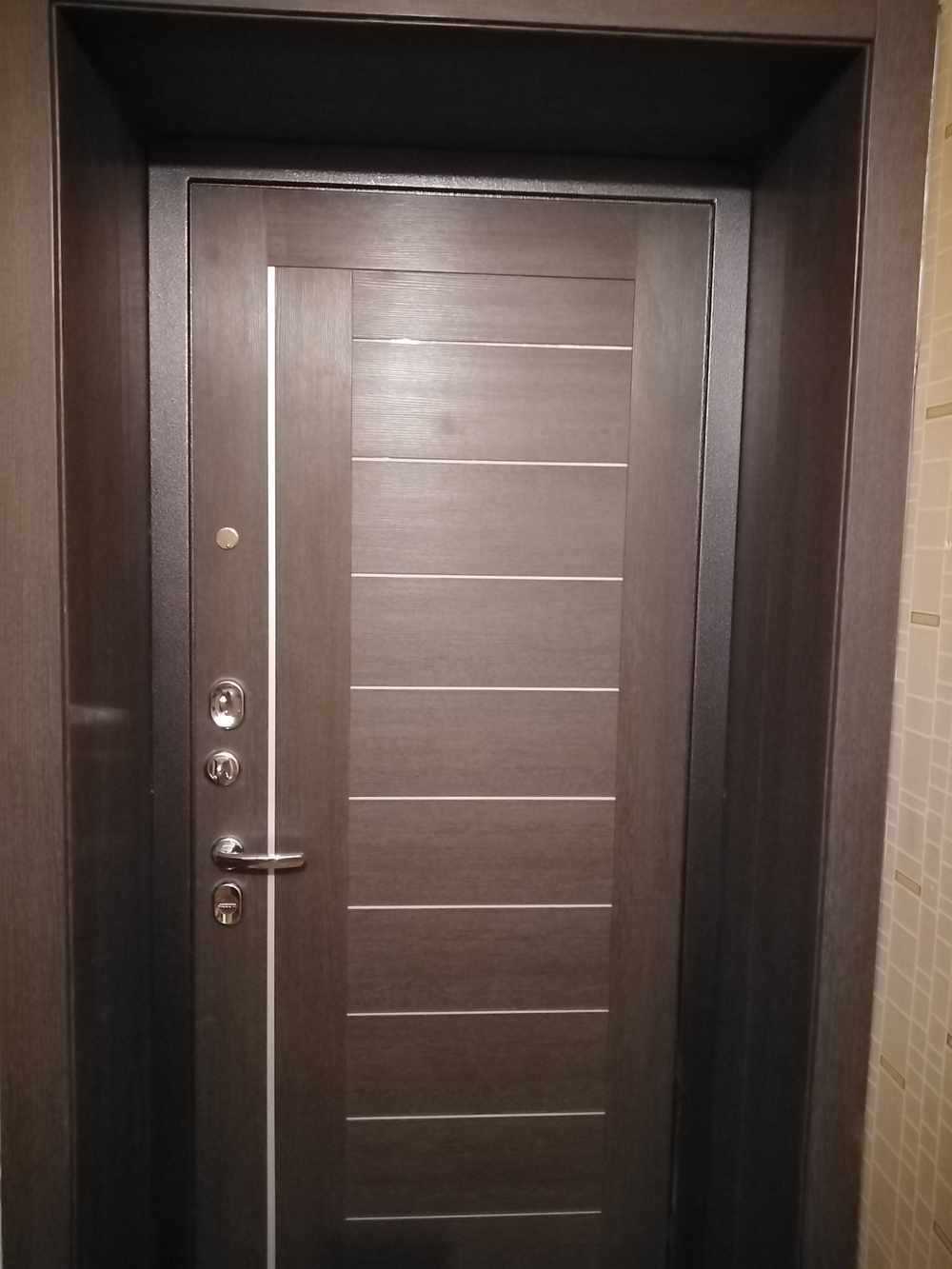 Входная сейф-дверь Аргус Люкс 3К 2П Сабина дуб филадельфия графит / Диана лунная ночь,продольный молдинг + белые стекла