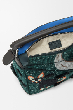 Loewe Маленькая сумка Puzzle Futurist Cat из вышитого трикотажа и классической телячьей кожи, разноцветный