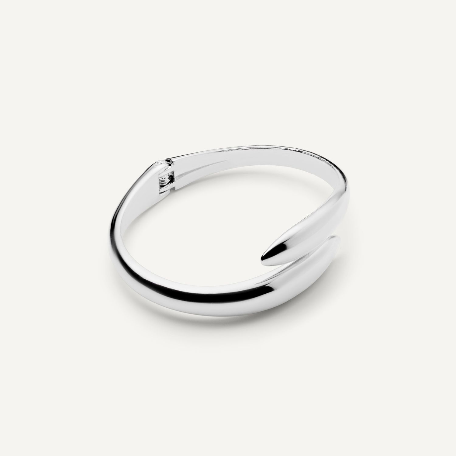 Браслет Clenched Bangle Bracelet – Silver