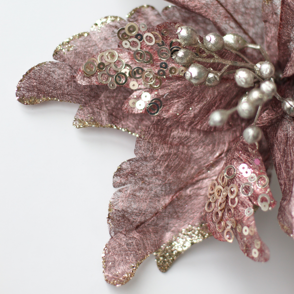 Декоративный цветок на клипсе