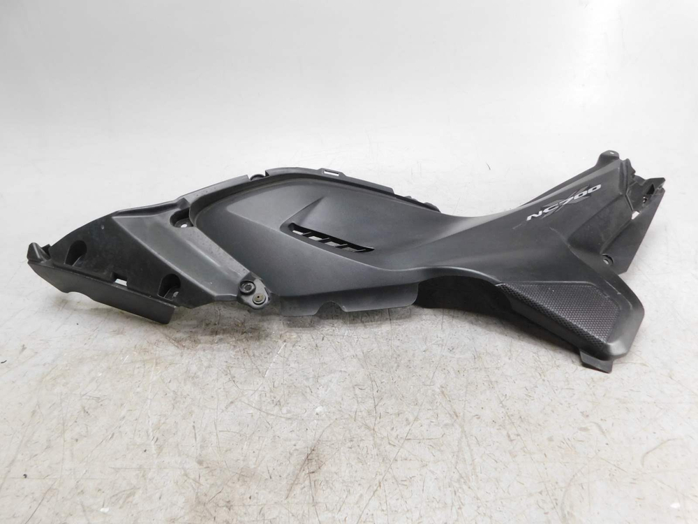 Пластик боковой левый Honda NC700X RC63 83701-MGS-D300.