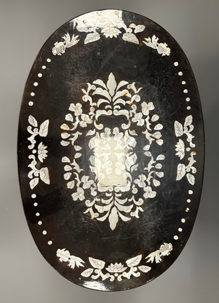 Подставка в китайском стиле, с инкрустацией.