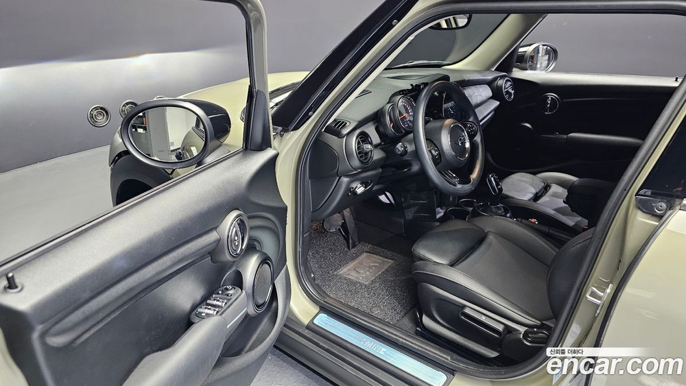 Mini Cooper 5 дверей Basic (08.2020)