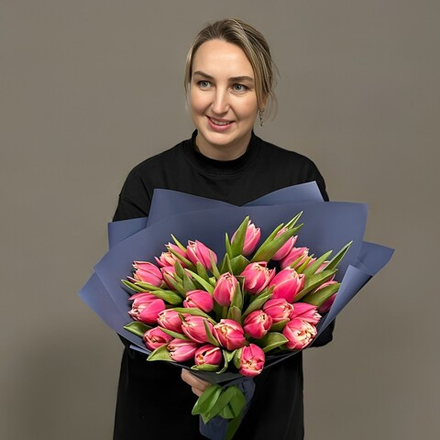 Купить Букет из тюльпанов «Бархатные объятья»