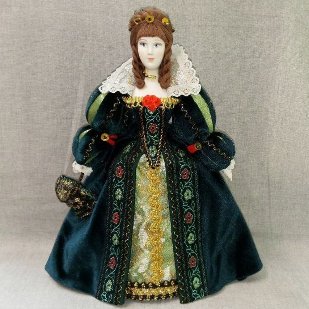Сувенирная кукла в бархатном платье в стиле барокко