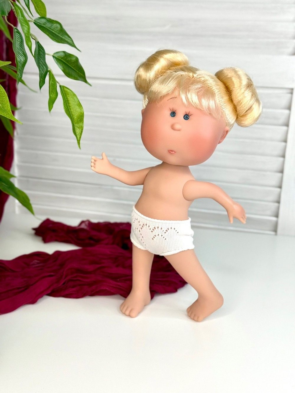 Кукла Nines виниловая 30см MIA без одежды (3000W52)