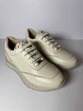 Кроссовки женские