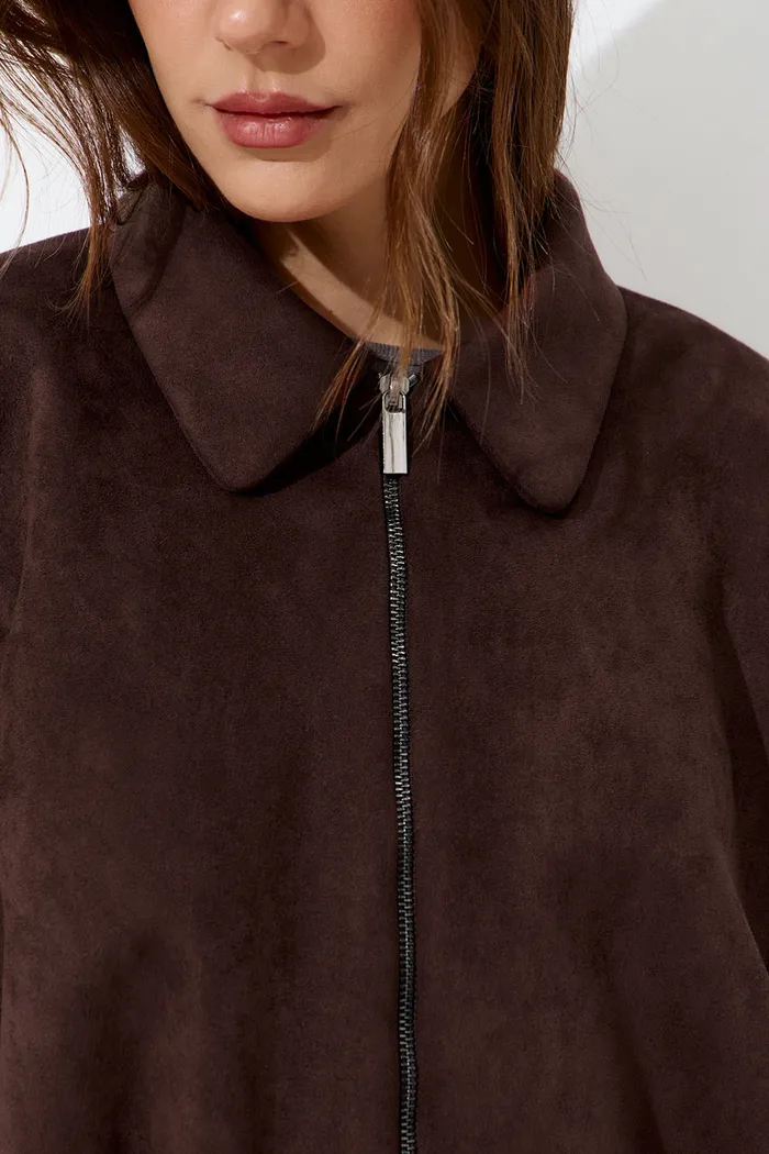 Куртка с защипами из экозамши цвета шоколад