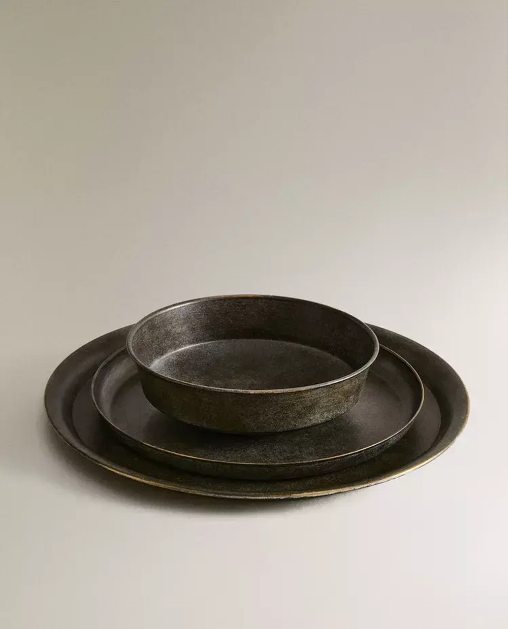 ZARA HOME ДЕКОРАТИВНЫЙ КРУГЛЫЙ МЕТАЛЛИЧЕСКИЙ ПОДНОС, БЕЖЕВЫЙ