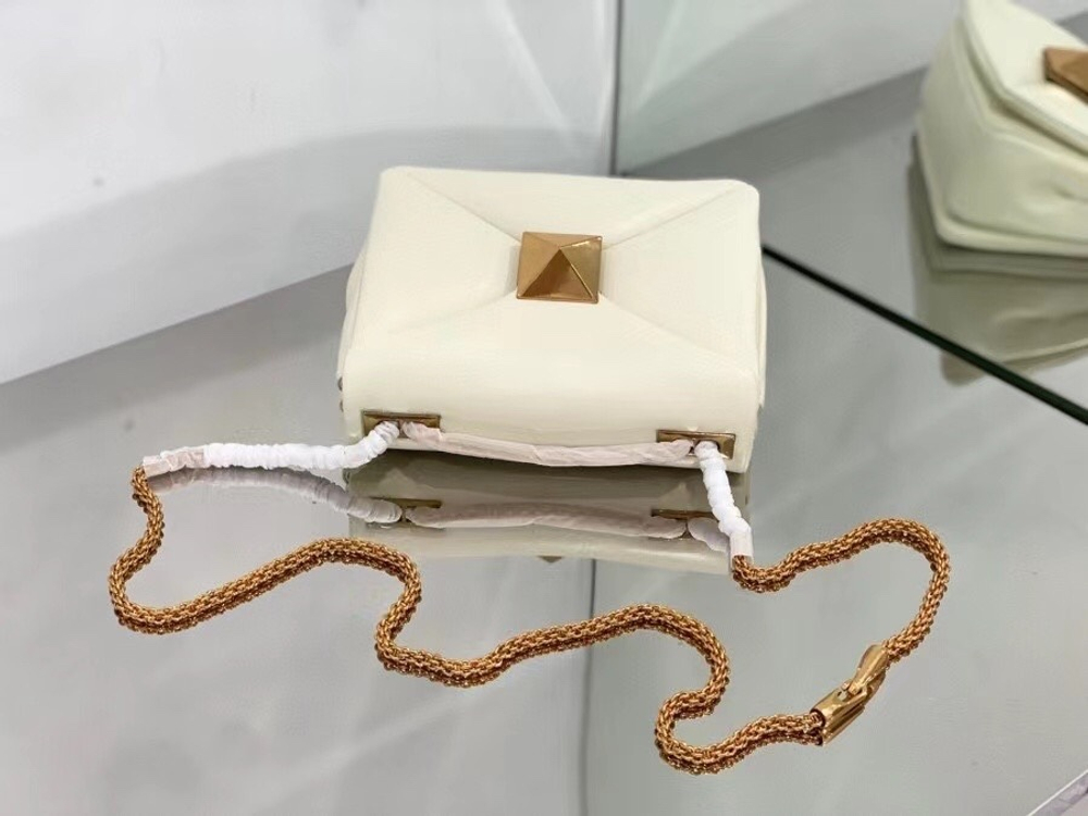 Valentino One Stud Bag with Chain 19 cm