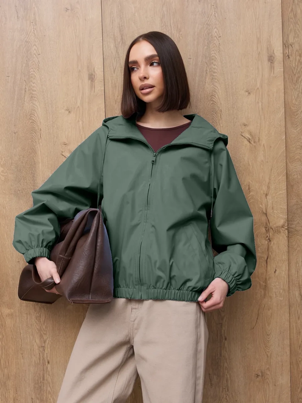 Ветровка с капюшоном