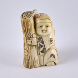 Нэцкэ Мальчик Карако с бревном