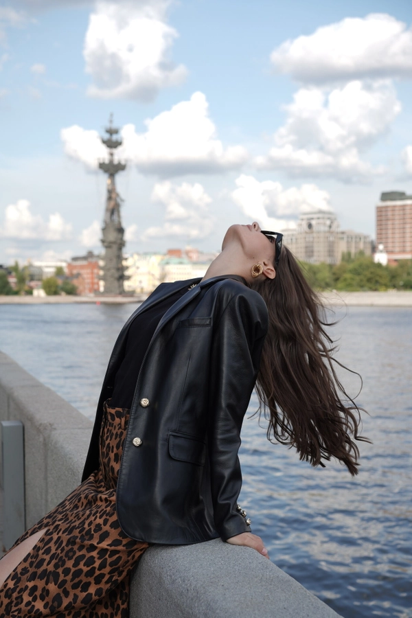 Пиджак кожаный черный