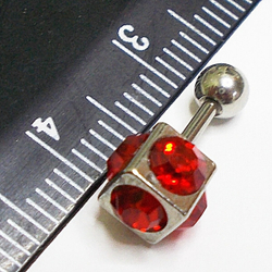 Микроштанга 8 мм для пирсинга ушей "Кубик". Медицинская сталь, красные кристаллы. 1 шт