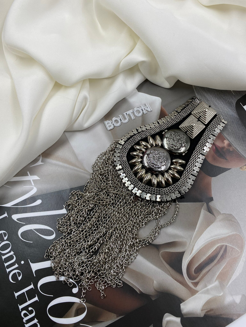 Эполет (наплечник декоративный) черный с цепочками 90 мм