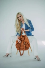 Женская большая плетеная сумка цвета whisky