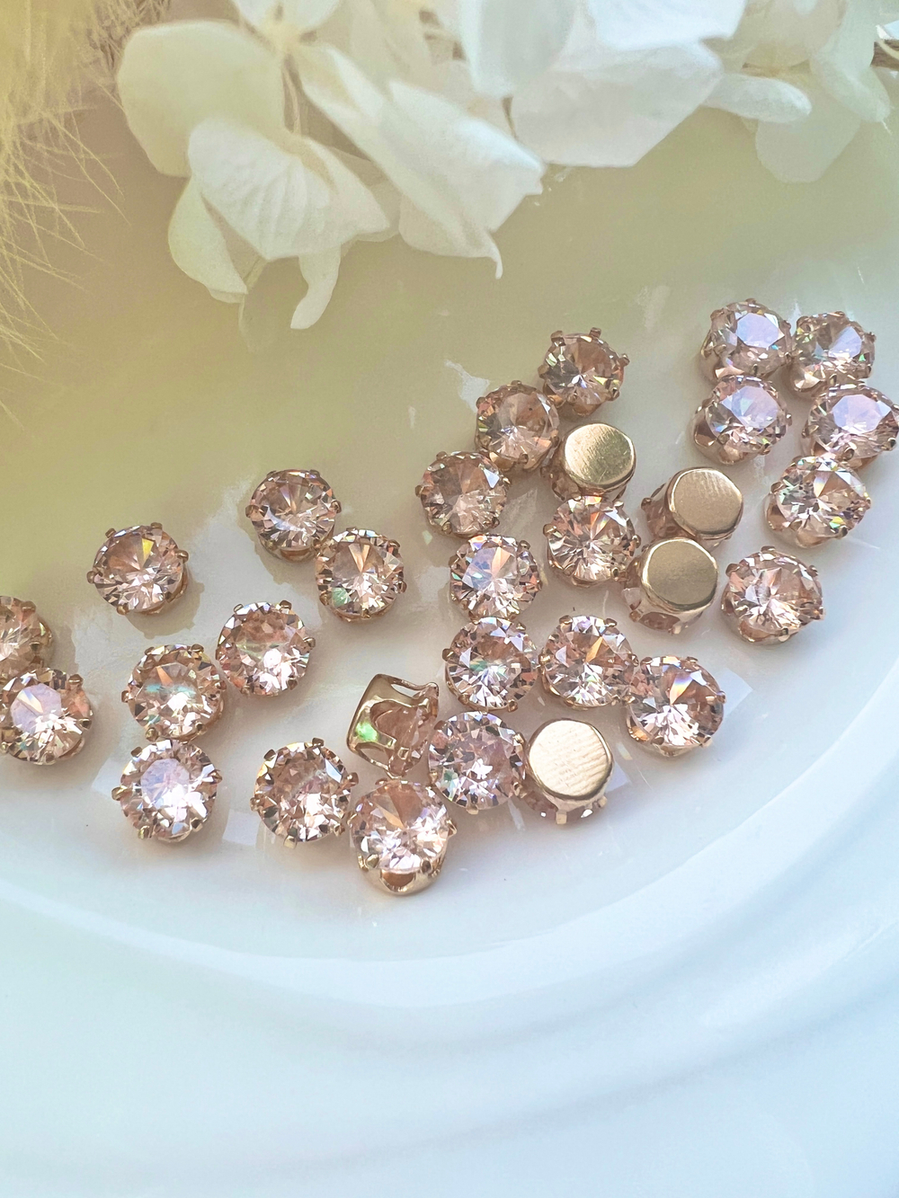 Фианит 6 мм, Шампань (оправа золото)