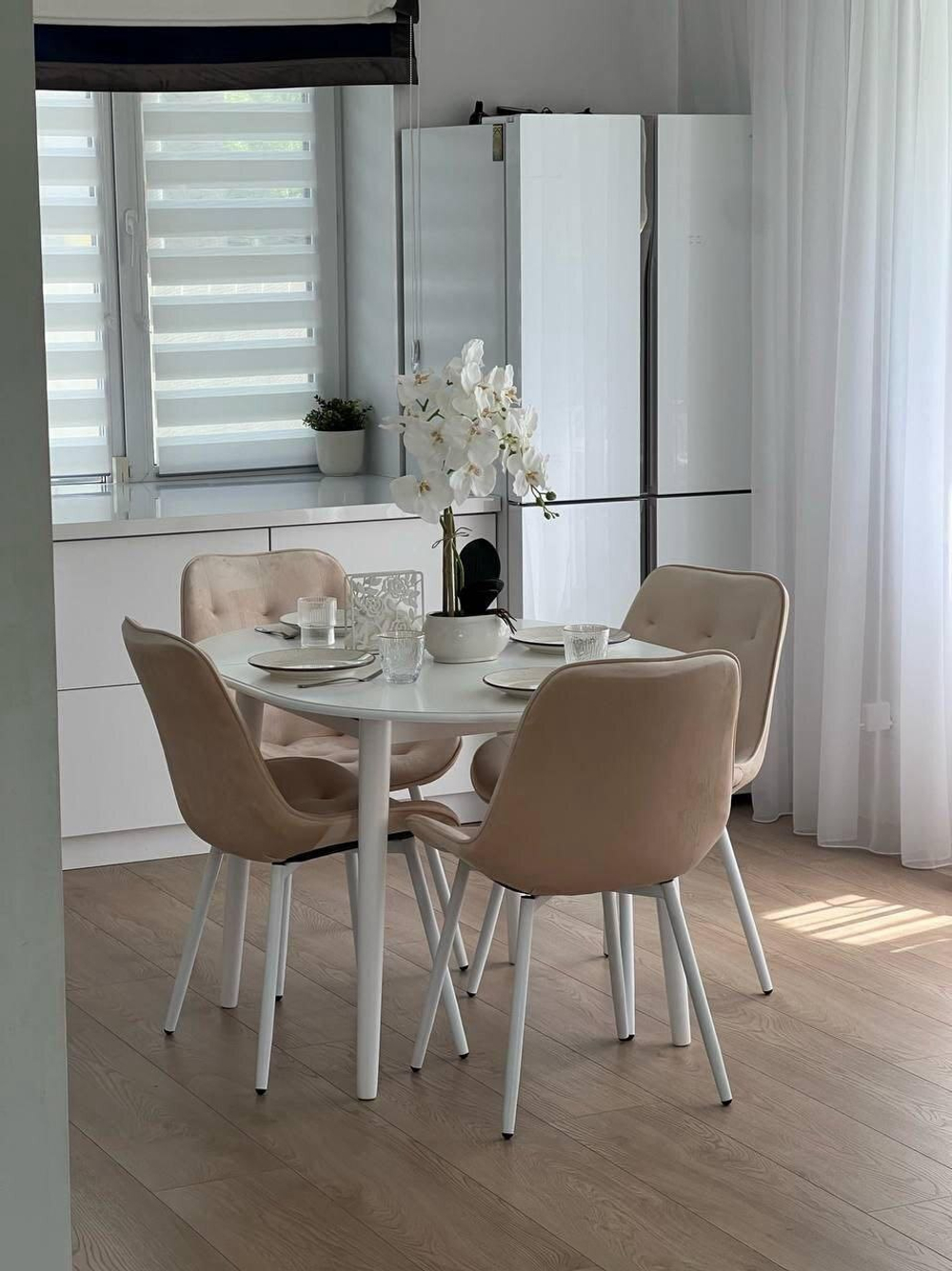 Круглый раздвижной стол "Скандинавия" и 4 стула Бостон