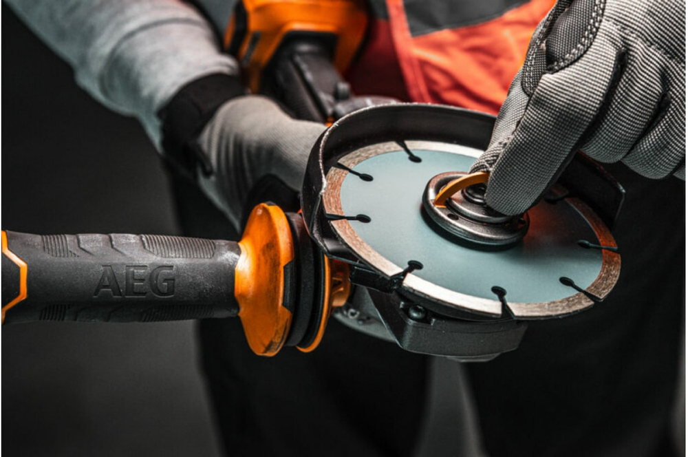 Углошлифмашина аккумуляторная AEG BEWS18-125BLPX2-0 4935480857 125 мм